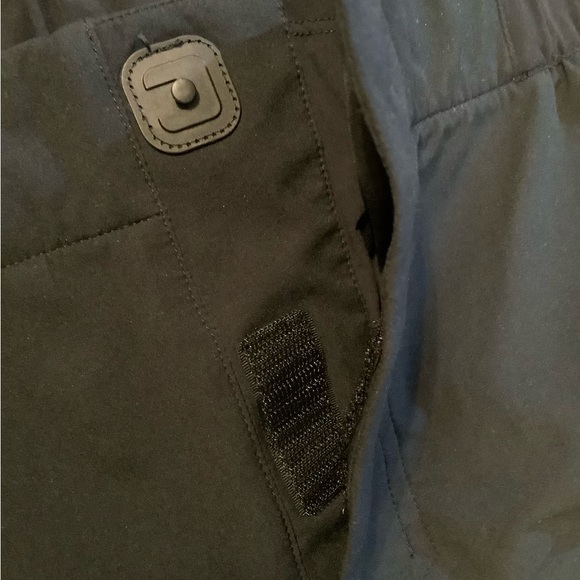 On Running Waterproof and windproof yet breathable running shorts. black, medium - Picture 9 of 10